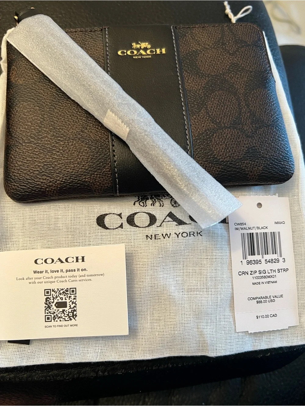 COACH NWT WALNUT/ BLACK CORNER ZIP WRISTLET